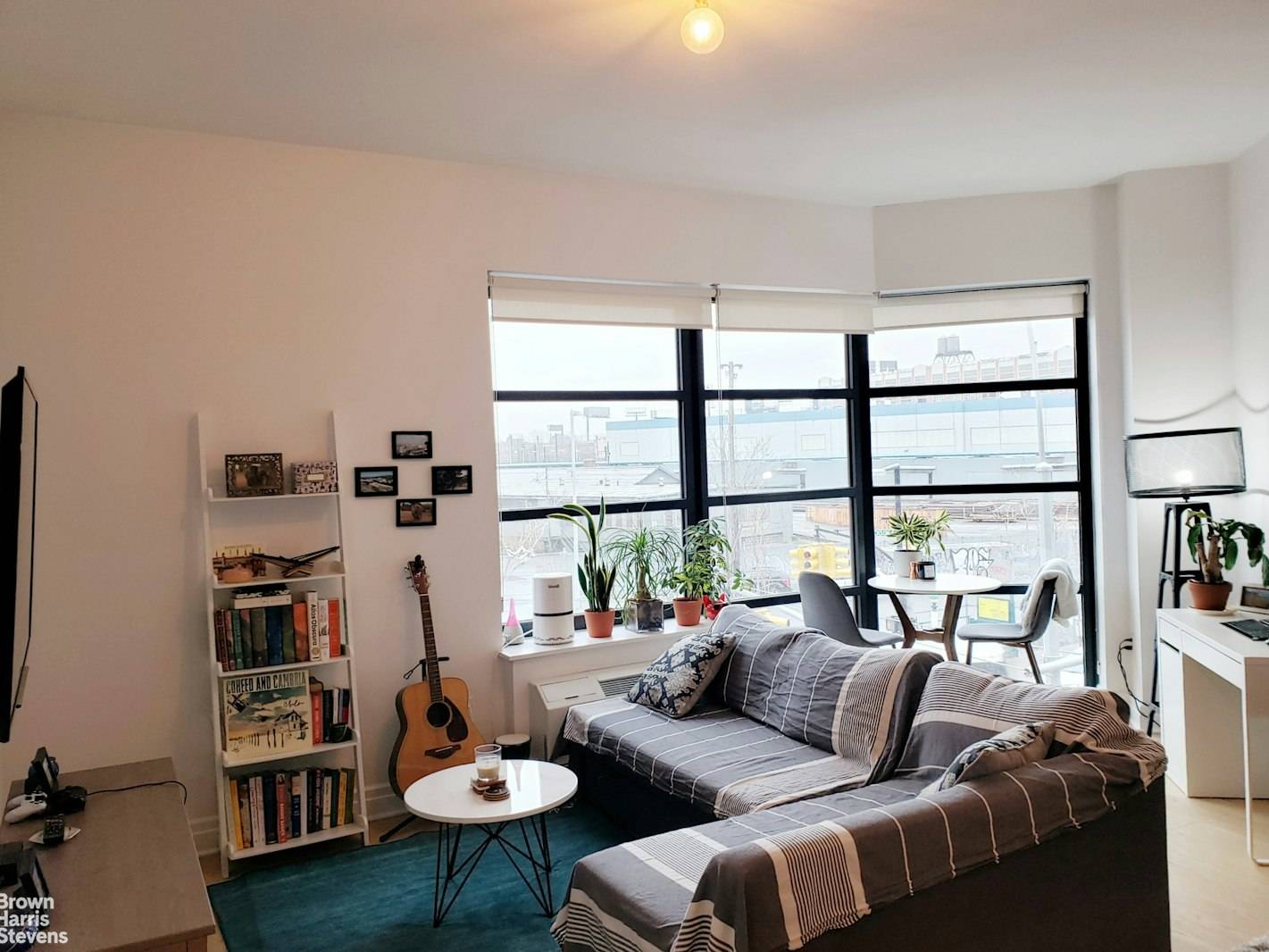 This bright and charming luxury 1BR is available for rent at The Jackson condominium in Long Island City !