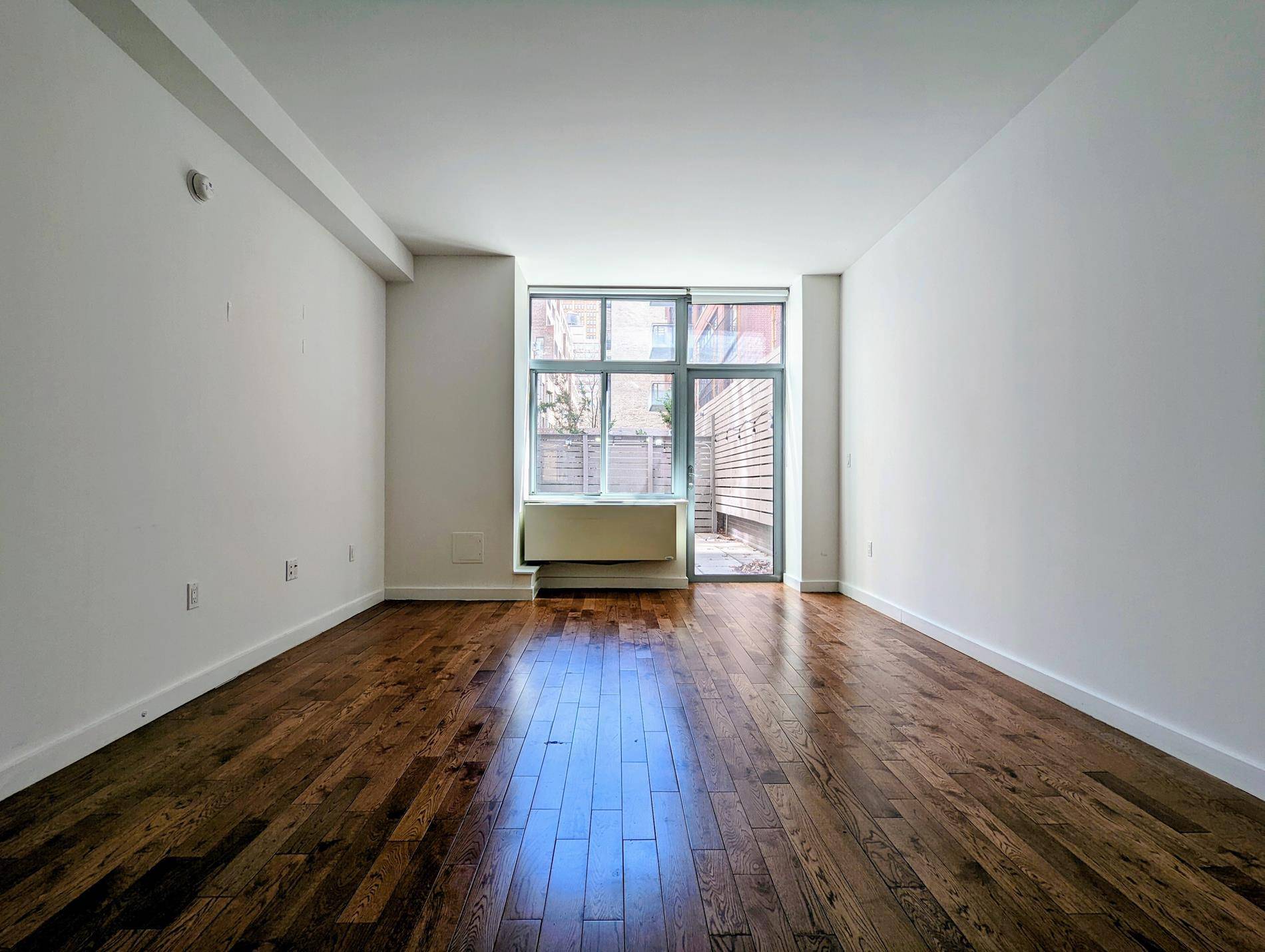 Large 2 Bedroom 2 Bath w Washer Dryer and a Massive Private Terrace !
