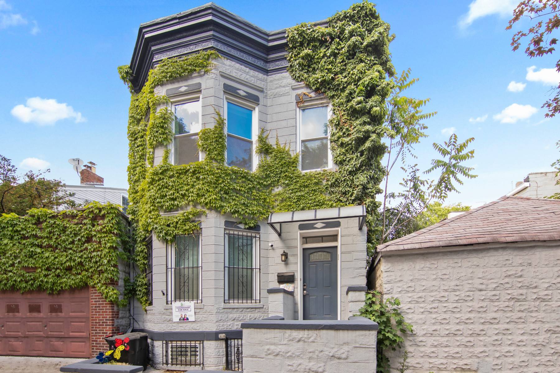 This beautiful, gut renovated brownstone in the heart of Windsor Terrace is the perfect place to call home !