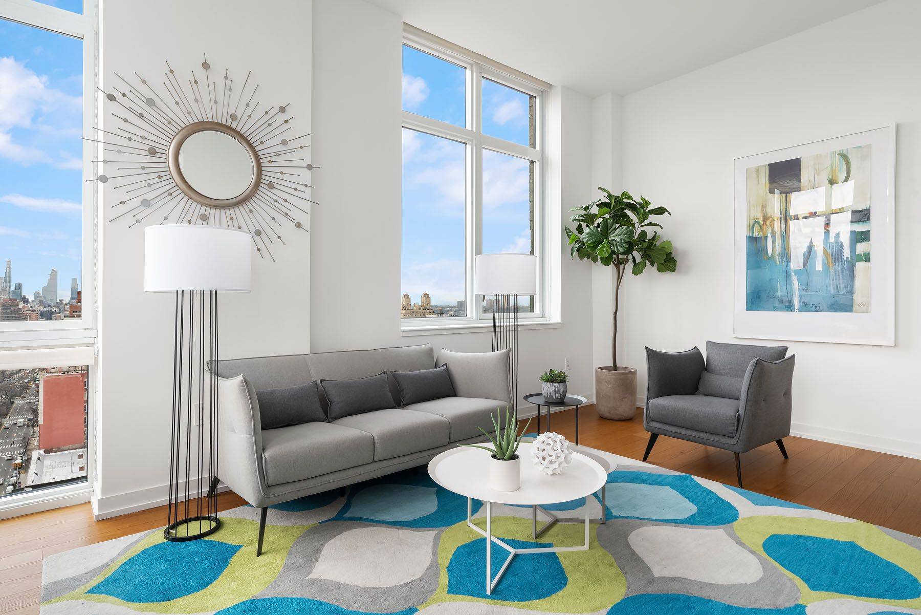 This newly renovated 1BR 1BA is on a high floor and faces to the south and east with views of Midtown Manhattan.