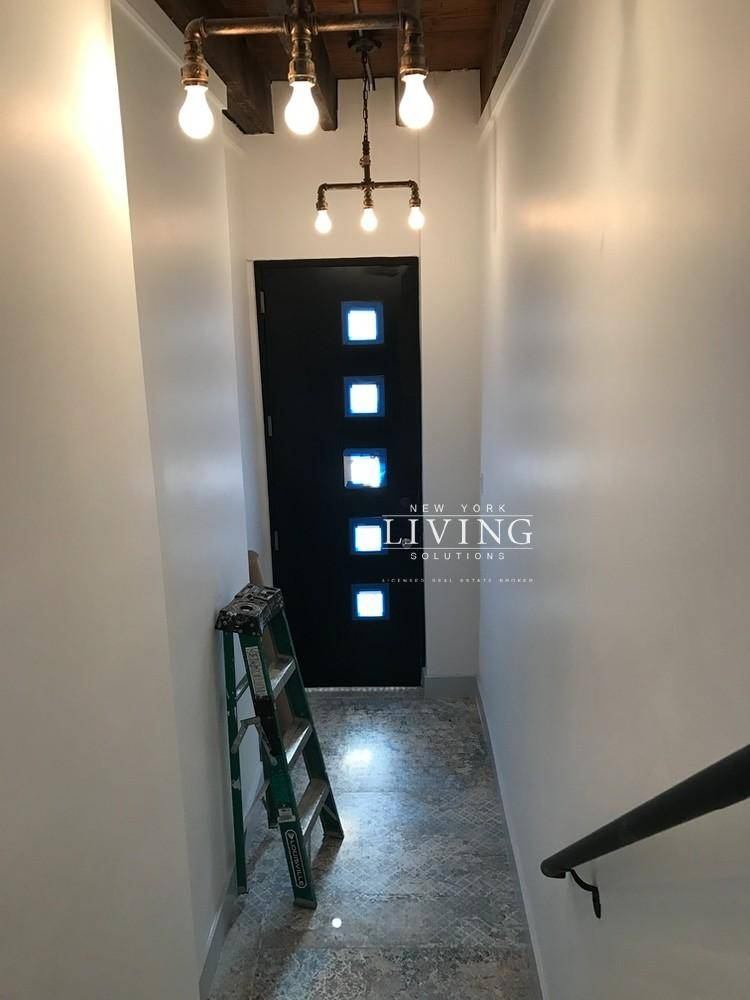 Available June 1, 2021. Conveniently located One block from the Grand St L train, this luxurious 7 bedroom loft with 3 bathroom unit is the best apartment East Williamsburg has ...