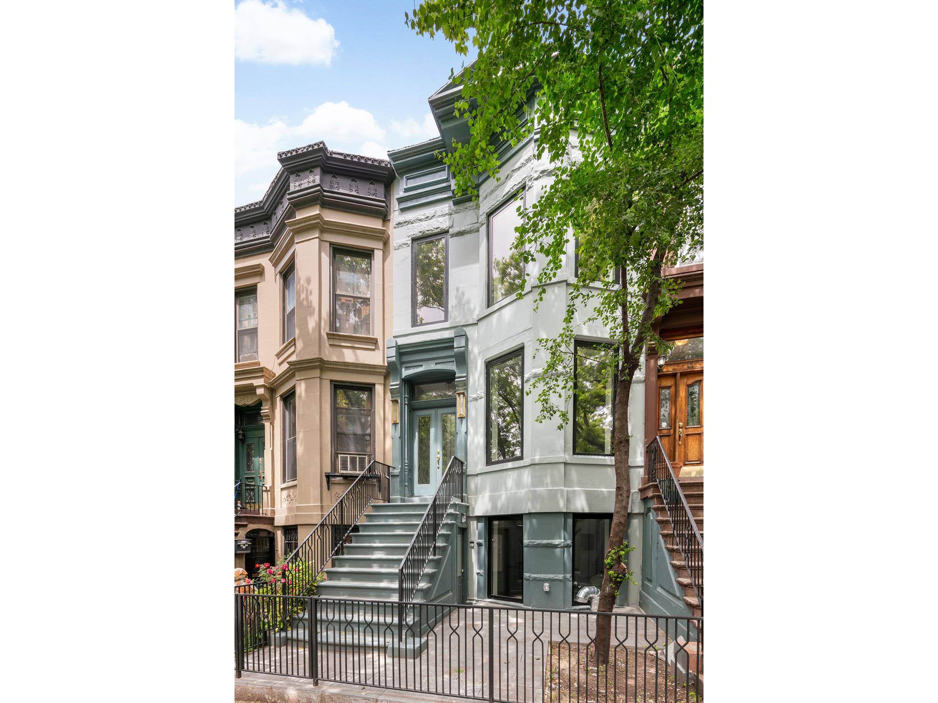 Fully gut renovated 1901 gem in prime Park Slope, minutes from Prospect Park, the vibrant 5th and 7th Avenue corridors and all amenities !