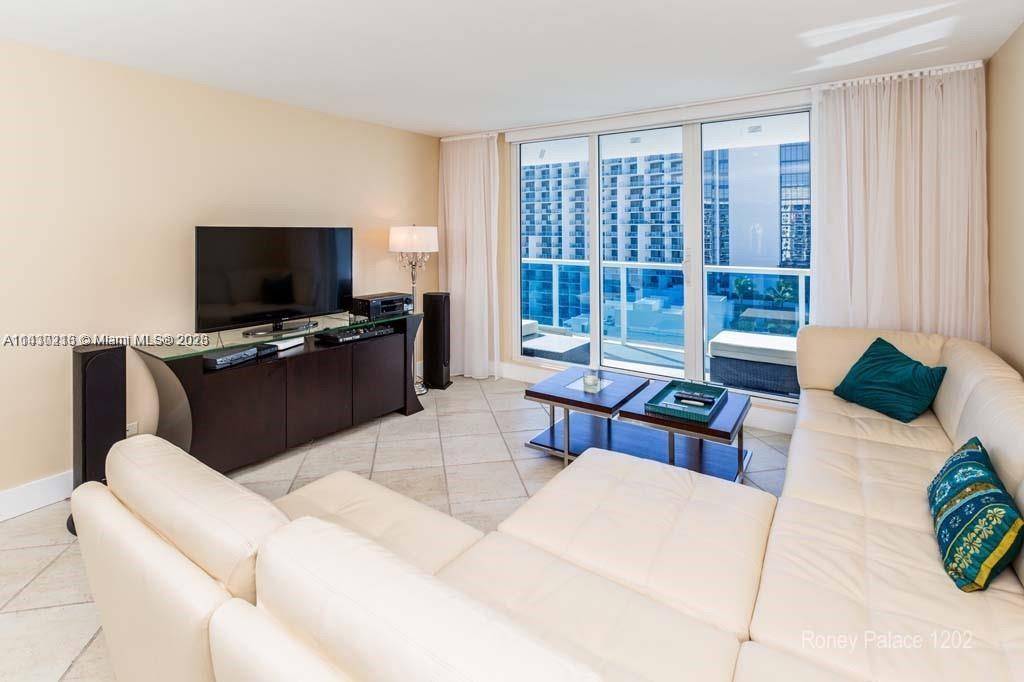 Newly renovated, large 1 bed 1 bath oceanfront apartment.