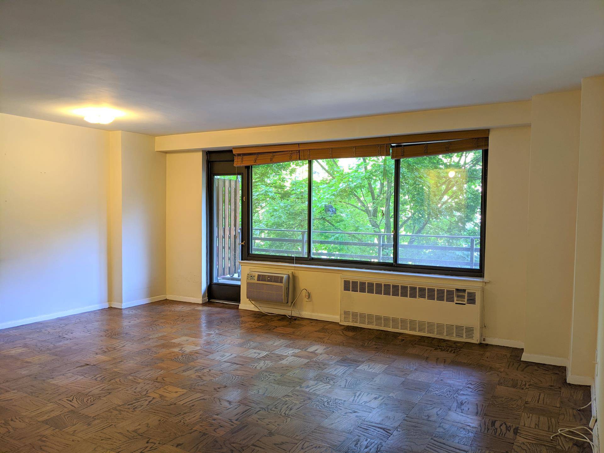 No Brokerage Fee. Spacious 1 bedroom, 1 bathroom apartment located next to Central Park and all the finest things the Upper West Side has to offer.