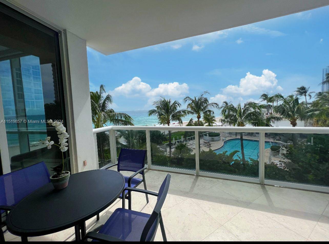 Located in a prime beachfront location and ready to move in, this 2 bedroom, 2.