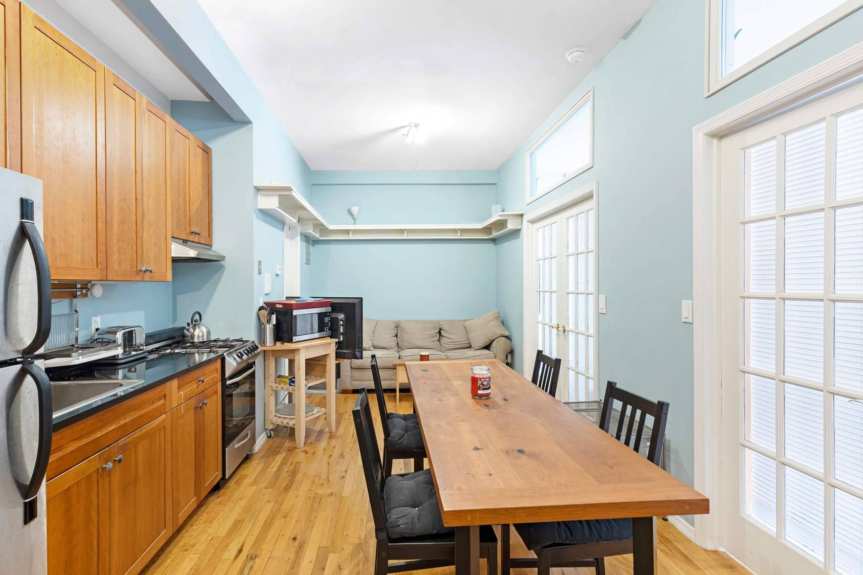 A 1 or 2 bedroom close to one of Williamsburg's best Avenues for under 1M ?