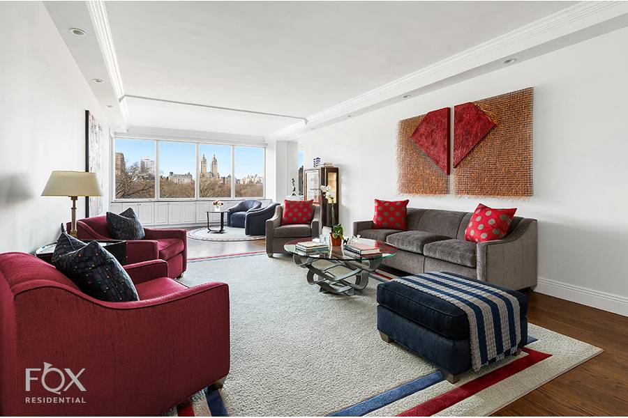 This spectacular Park facing triple mint five room apartment with two bedrooms and two and a half baths is located in one of Fifth Avenue's top buildings, 910 Fifth Avenue.