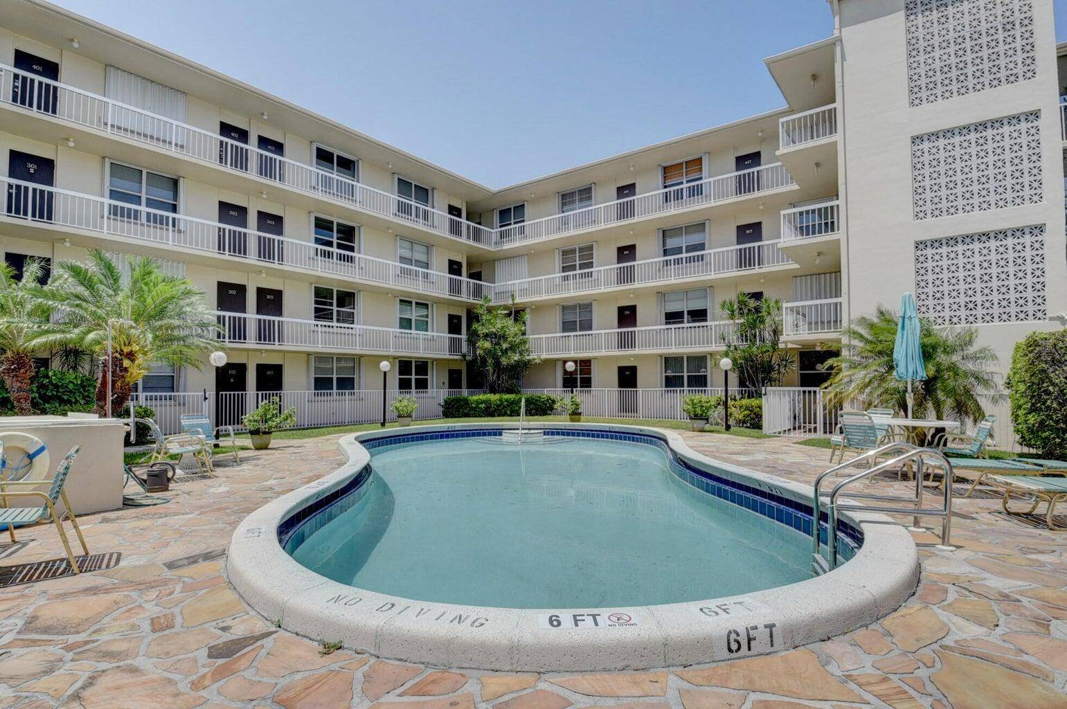 Discover the essence of South Florida living with this centrally located 1 bedroom condo in East Boynton.