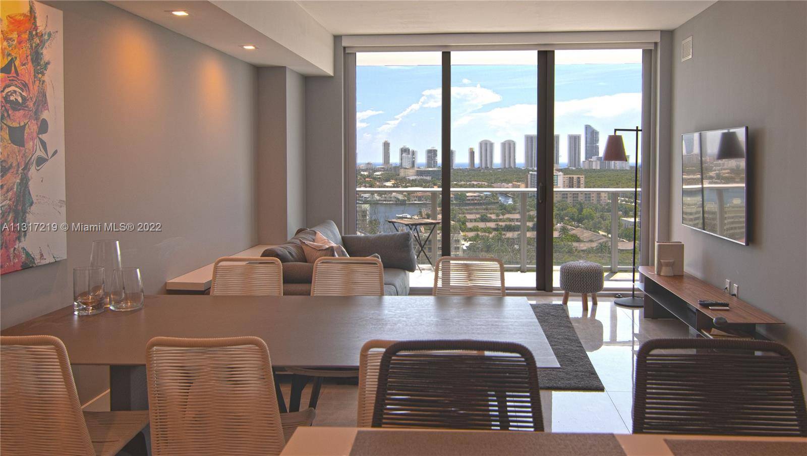 AMAZING FULLY FURNISHED UNIT, DAZZLING EAST VIEWS.