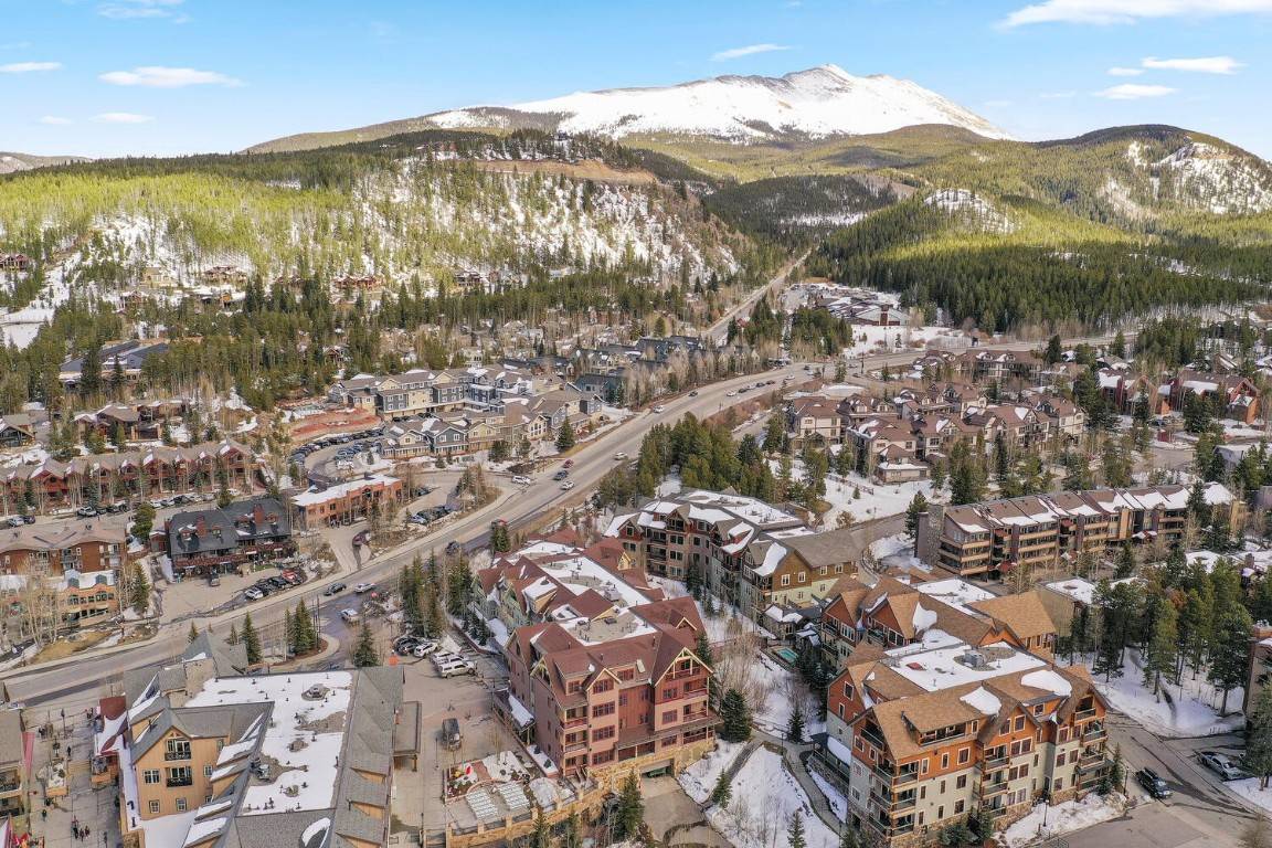 Beat ski crowds in this beautiful two bedroom plus one bedroom lock off residence with fractional Week 4.