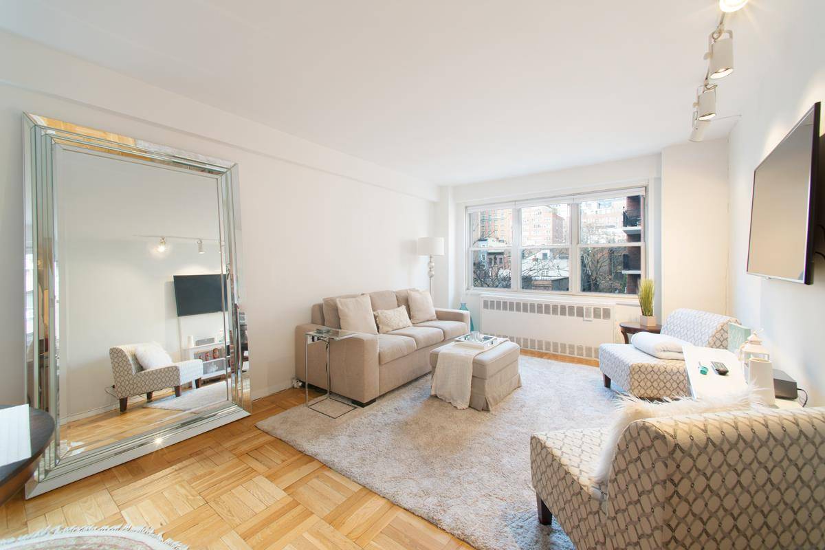 Perfectly situated on the corner of 35th Street amp ; 3rd Ave, this north facing one bedroom offers three large closets w open city views of the Chrysler building.