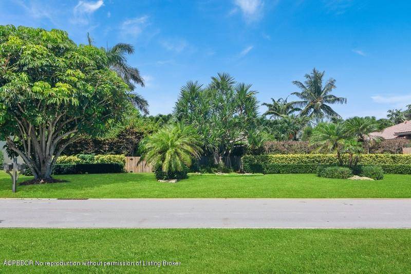 Extremely rare opportunity to design and build your dream home on the southern tip of Jupiter Island in this exclusive prestigious enclave of the beach front town of Jupiter Inlet ...
