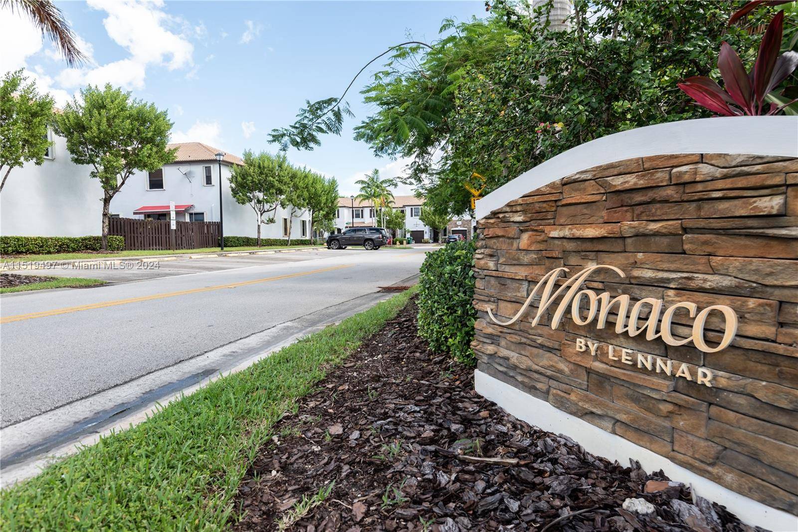 Spectacular Townhouses at Doral, complete furniture 4 bedrooms 2.