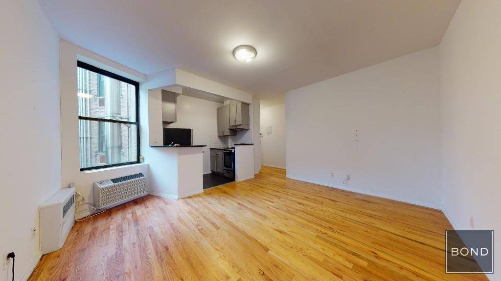 Large and renovated 2 bedroom in great West Village location !