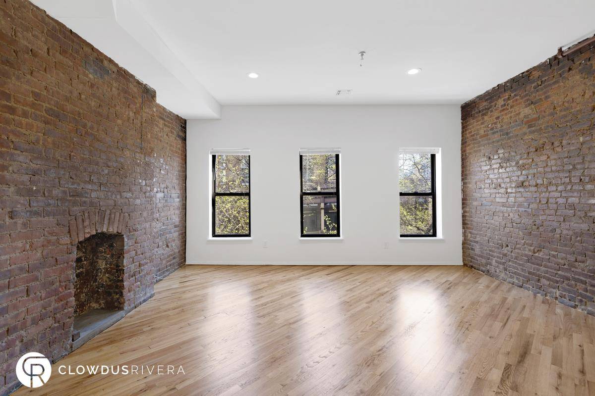 GRAND TWO BEDROOM HOME336 East 59th Street, Apt 11 Free Month Of Rent YOUR HOMEWelcome home to this stunning two bedroom, one bath home located one flight up in a ...