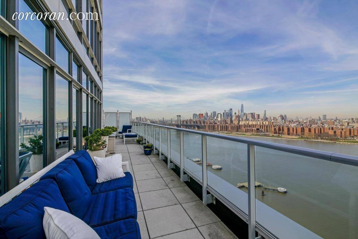 Stunning Manhattan facing penthouse with 387 SF terrace at 1 Northside Piers !
