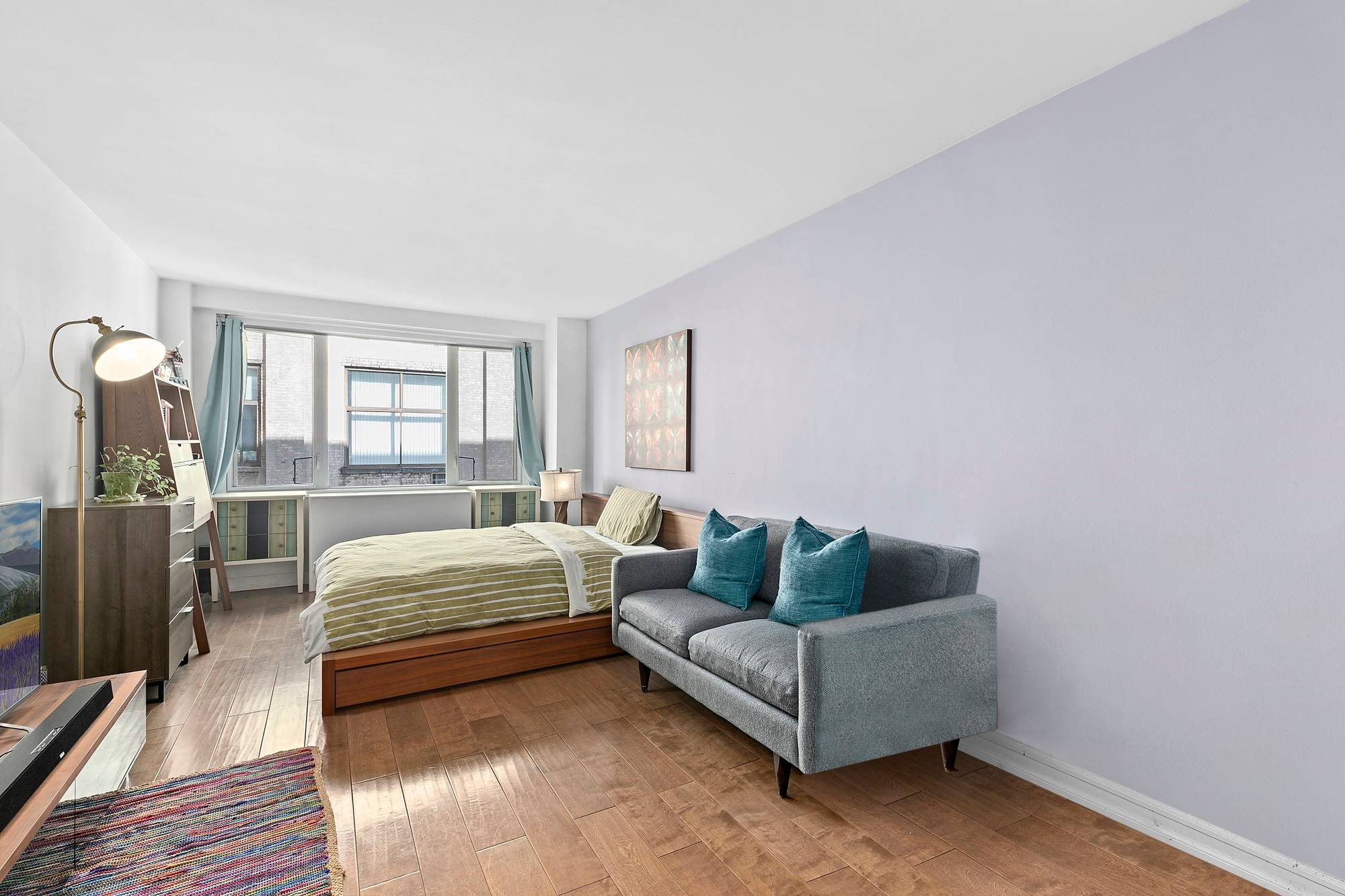 Welcome home to a spacious and renovated studio in Gramercy.
