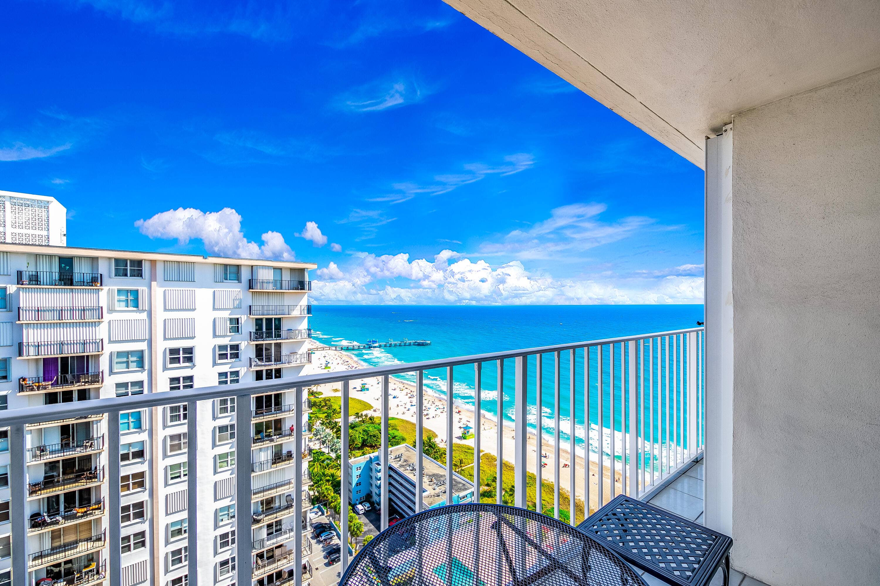 Don't miss waking up to these views of the intracoastal and beach !