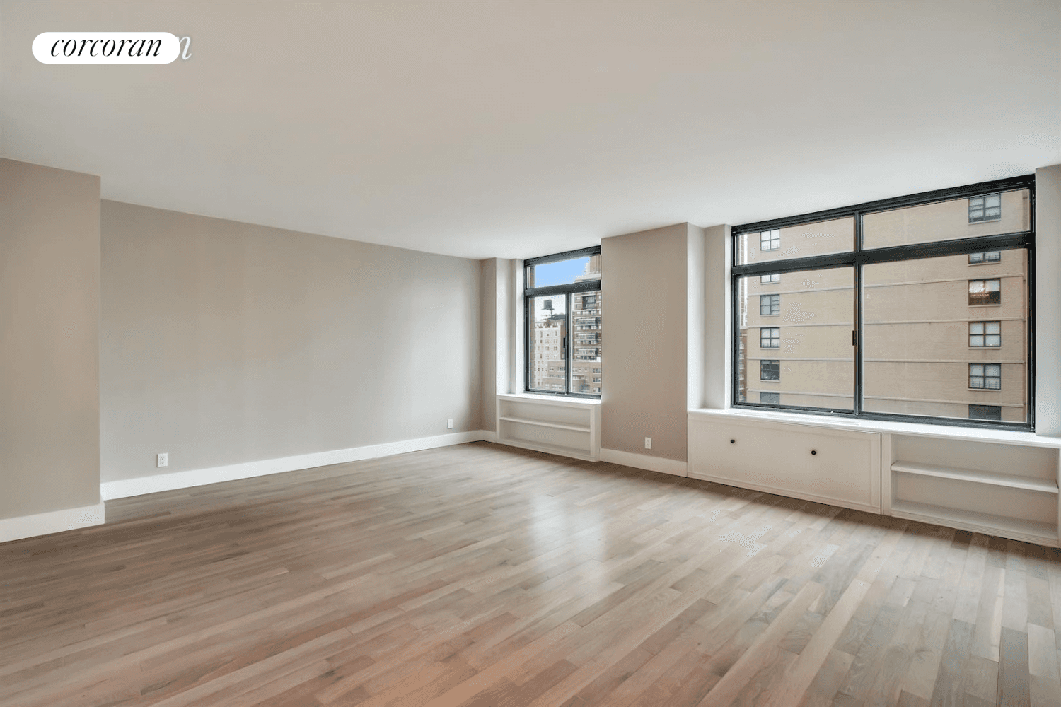 Big and Bright ! This oversized one bedroom rental at the Kingsley Condominium has it all ; huge windows, custom closets, a recently renovated kitchen with stainless steel appliances and ...