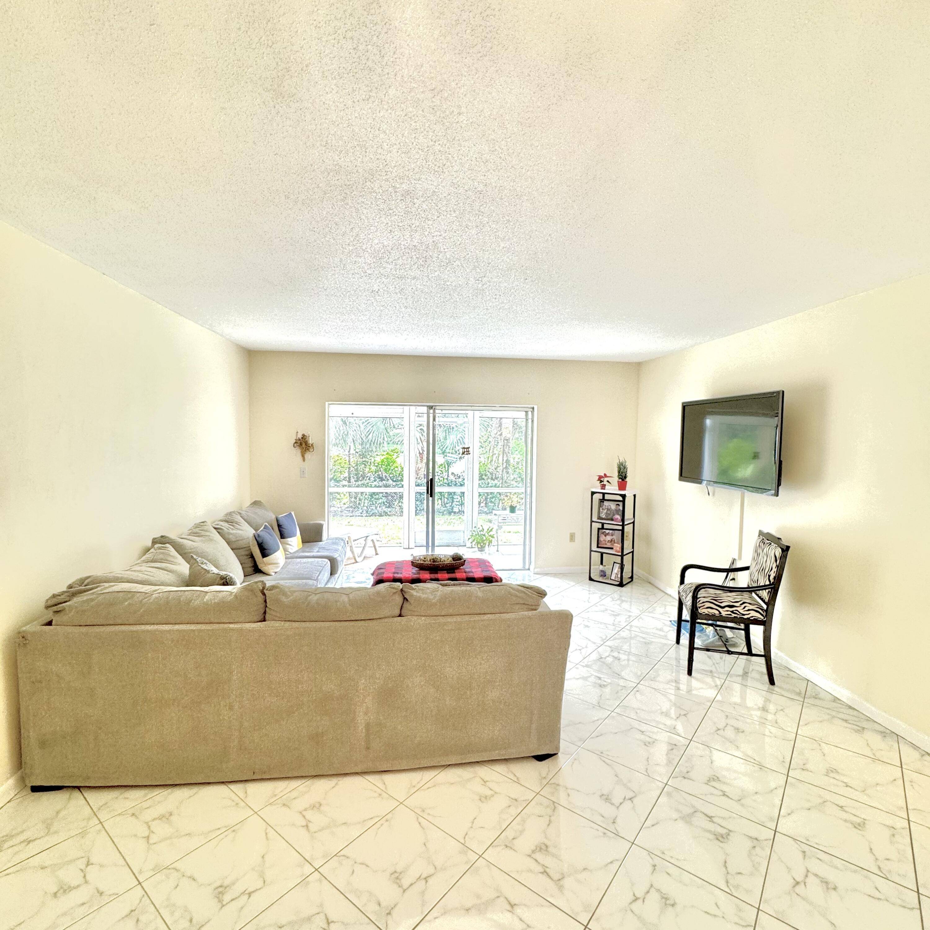 Location ! Location ! Best priced condo in Downtown Boca Raton !