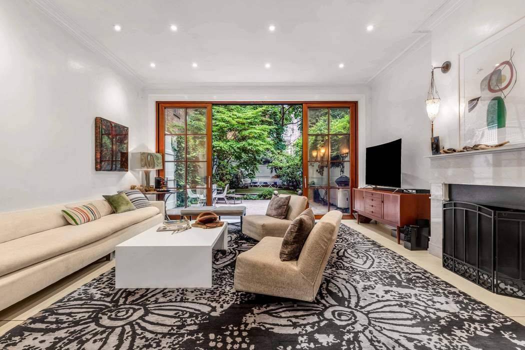 GOLD COAST sun filled townhouse with glorious deep garden and two terraces.