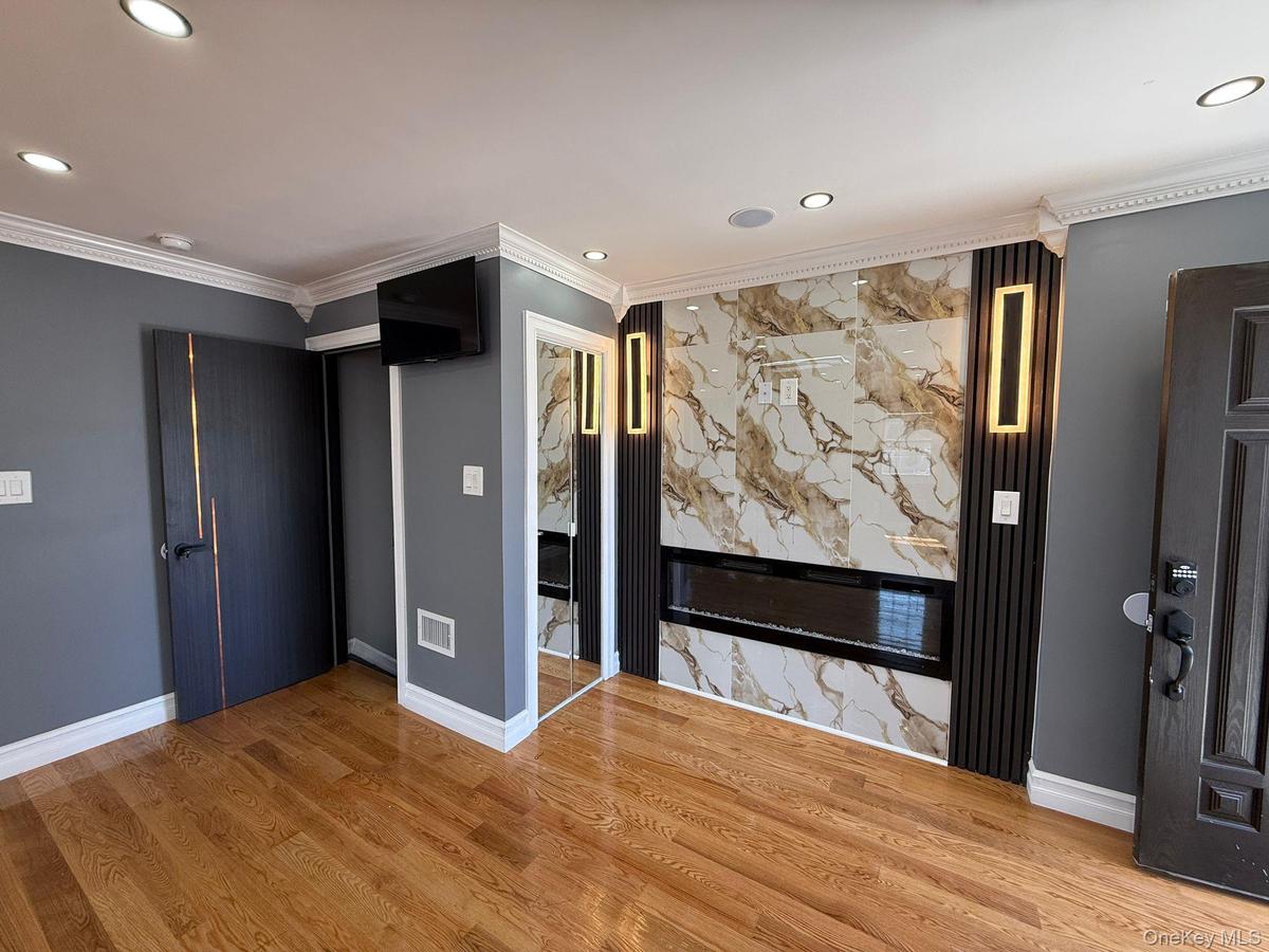 ELECTRIC FIREPLACE