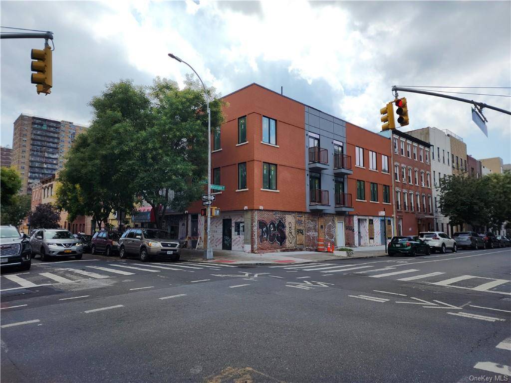 Welcome to an exceptional opportunity to establish your business in the vibrant and bustling neighborhood of Williamsburg, Brooklyn.