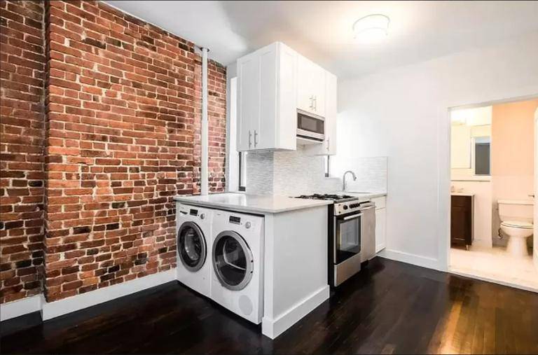 Beautiful 1 Bedroom in the heart of Lenox Hill Apartment Details WASHER DRYER IN UNIT !