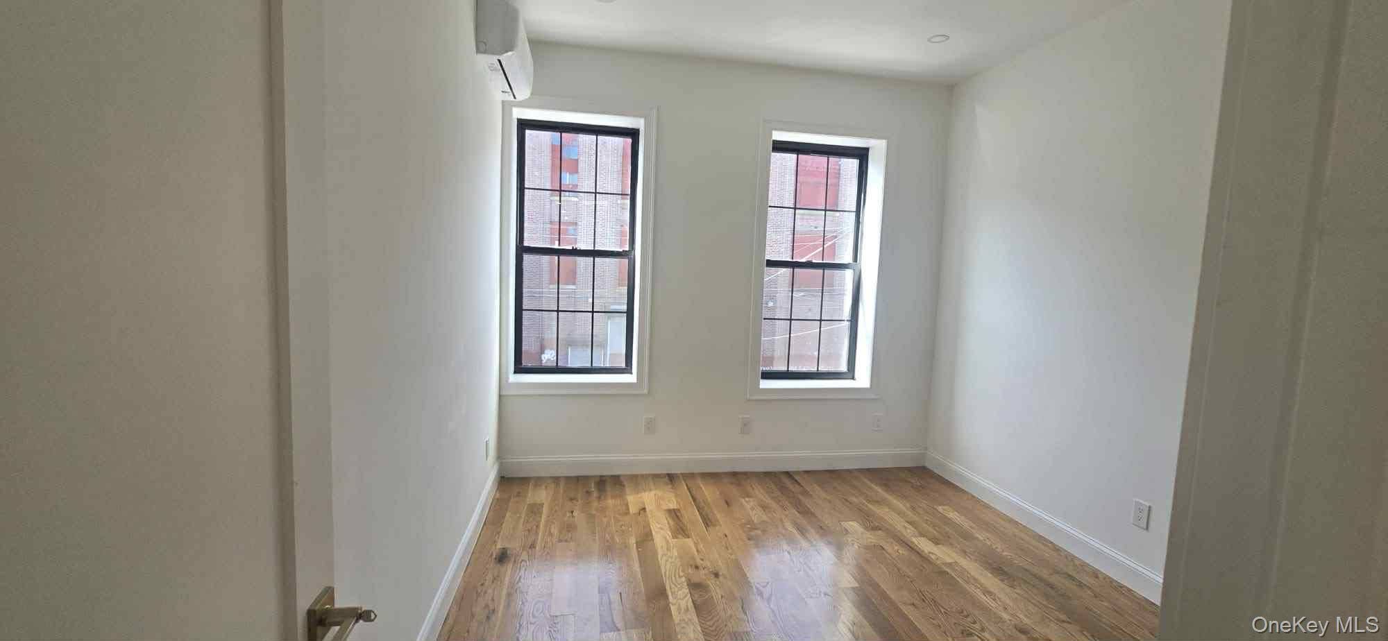 Beautiful apartment with 5 bedrooms and 2 bathrooms, fully renovated, featuring hardwood floors, granite countertops, split unit air conditioning, and brand new appliances.