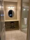 Ensuite w/vanity