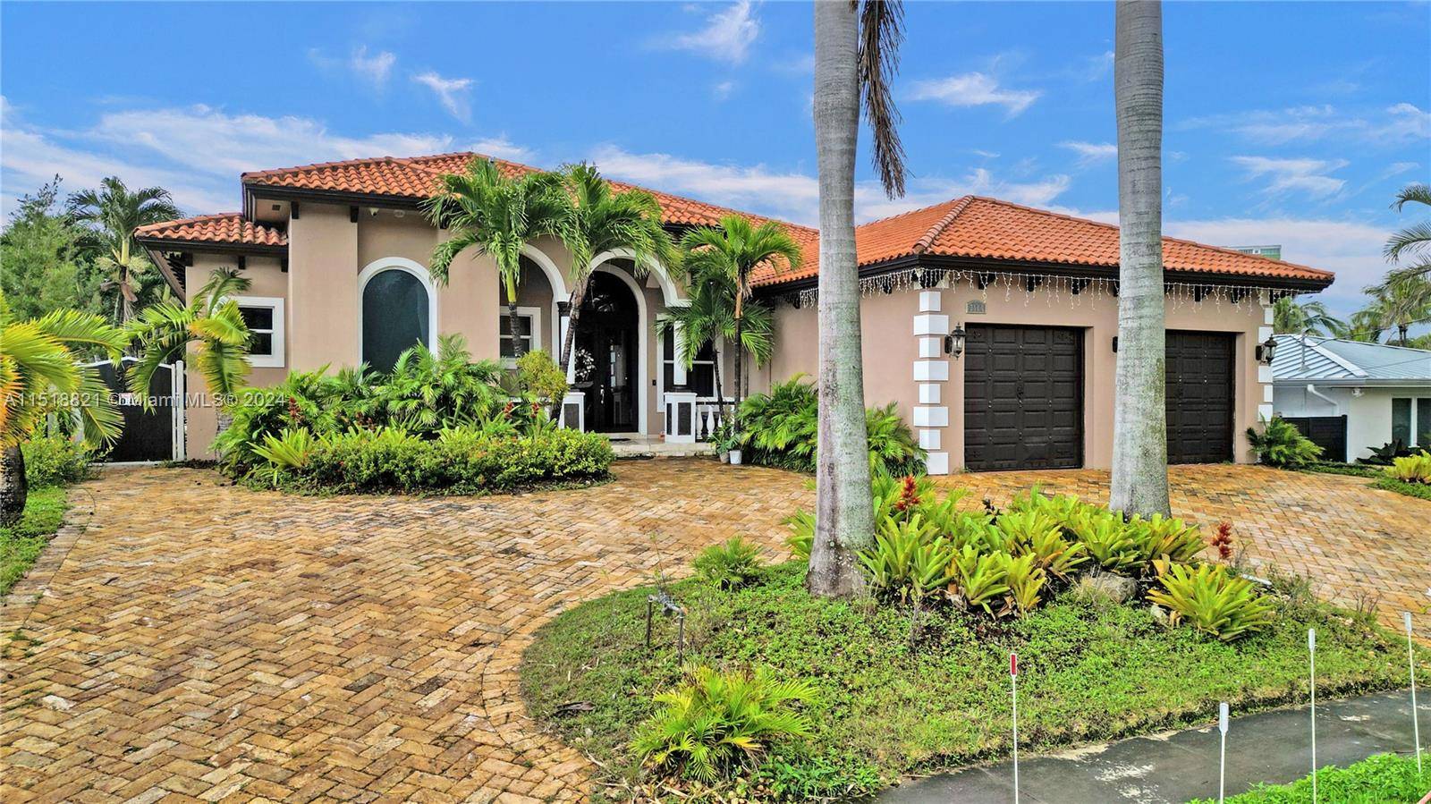 Welcome to your stunning single family 5 bedroom and 4 bathroom home in North Miami !