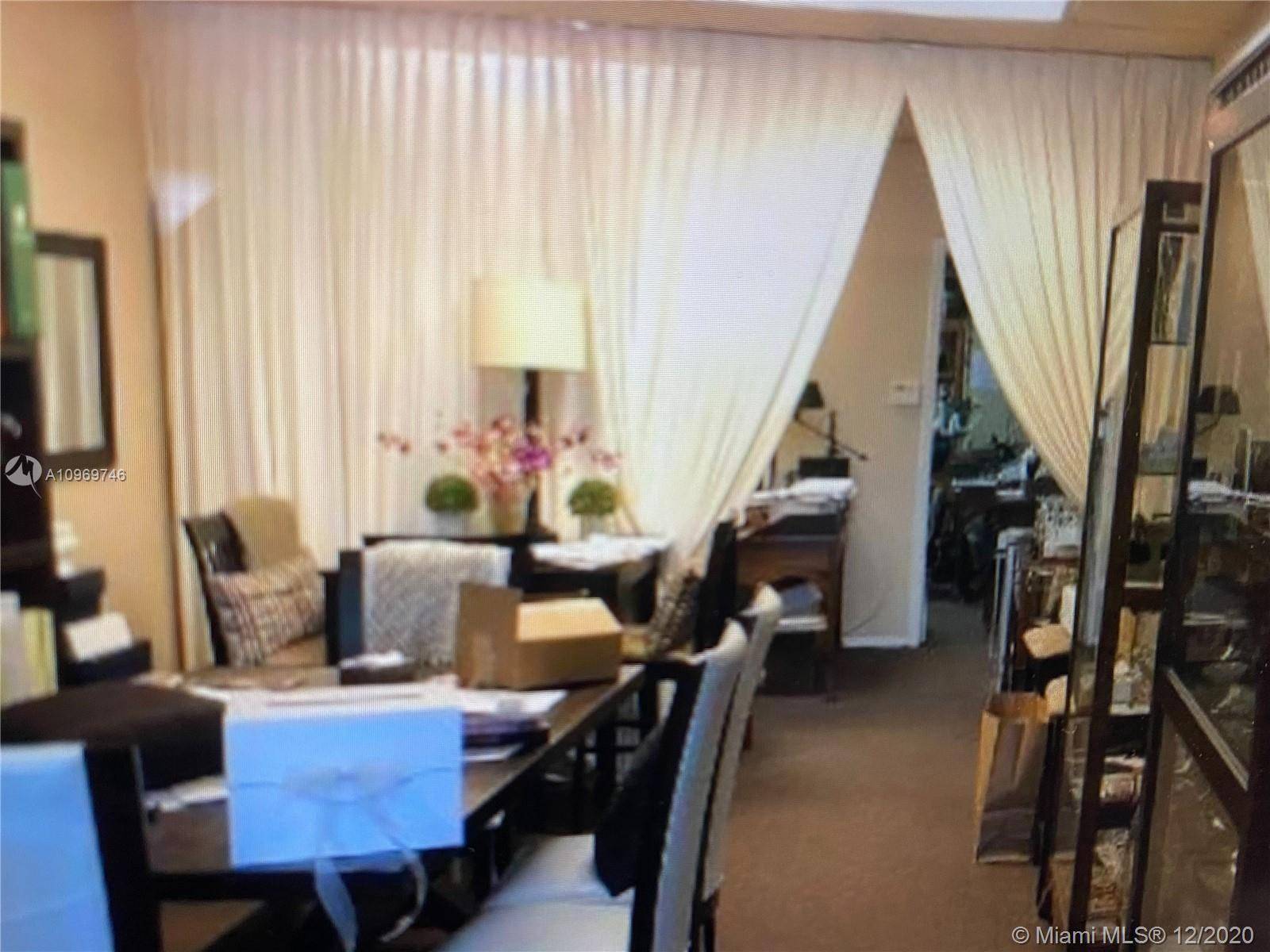 SPACE FOR RENT IN AN UPSCALE LOCATION IN CORAL GABLES NEAR MIRACLE MILE GOOD FOR WEDDING, JEWELRY, ACCESSORIES.