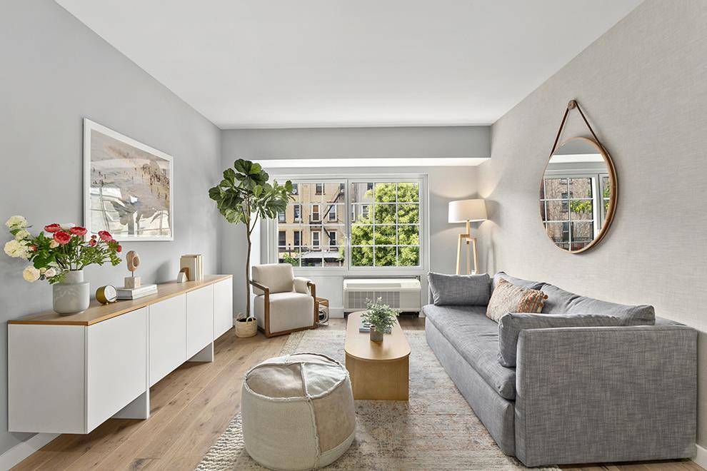 TOP FLOOR 2 BED 2 BATHMoments from the lush beauty of Prospect Park and central to all that Brooklyn has to offer, 555 Waverly represents the very best of the ...