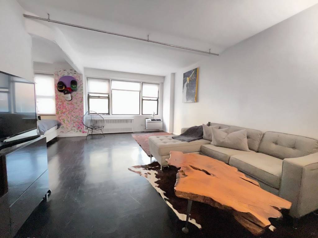 Spacious, renovated, luxury studio apartment in Kips Bay, located between Flatiron and East Village.