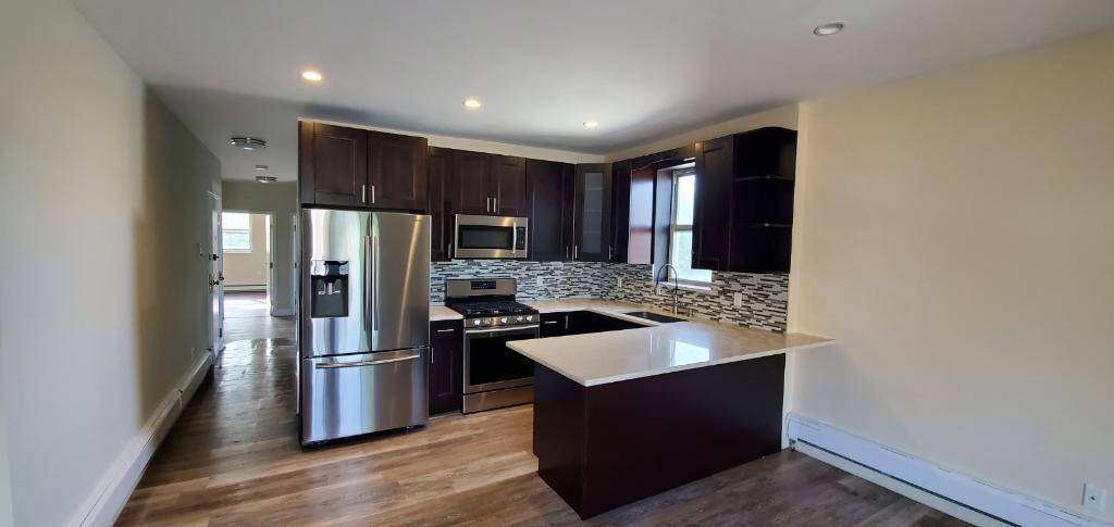 Gut renovated 3 bedroom apartment in Astoria 3 spacious bedrooms with lots of windows throughout the apartment, very natural sunlightBeautiful brand new open kitchen with stainless steel appliances and great ...