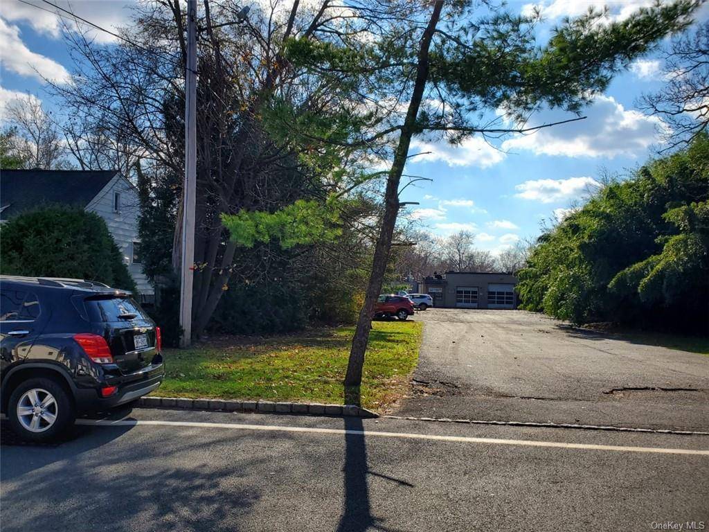 Prime vacant residential lot in Pearl River is a very rare find !