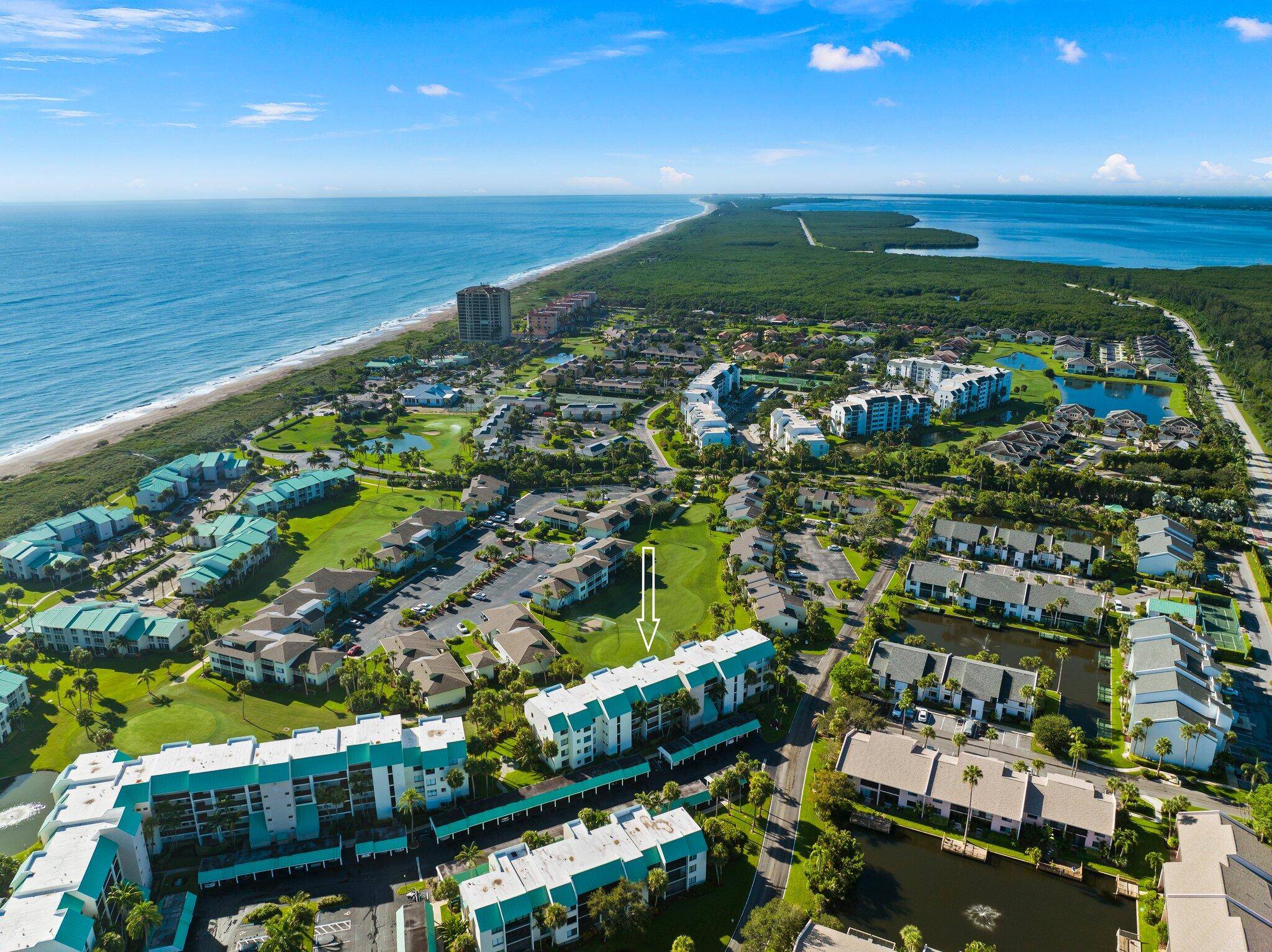 Discover your coastal paradise in this charming 3bd condo !
