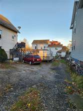 Opportunity knocks to build a single family home in a wonderful Fair Haven location just two blocks to the Quinnipiac River and a block to beautiful Chatham Square Park.