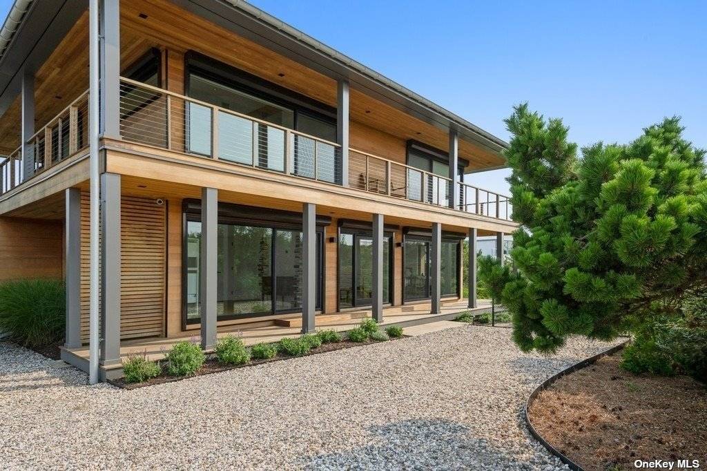 Contemporary upside down masterpiece with views over the Bay and Napeague State Park.