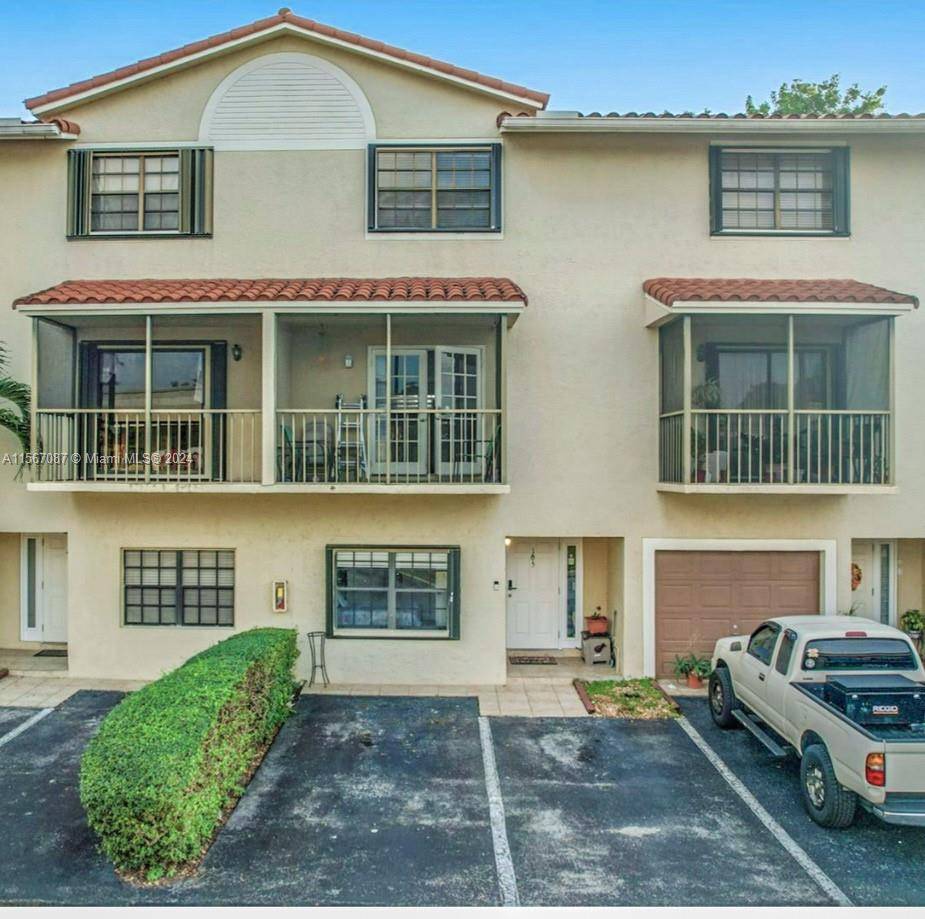 Beautifully and fully remodeled, this Three stories townhouse in one of the most desirable areas to live in South Miami.