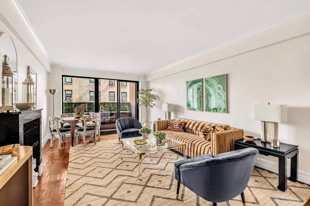 Welcome home to this spacious 1 bedroom, 1 bathroom apartment located in the heart of the Upper East Side's Gold Coast.