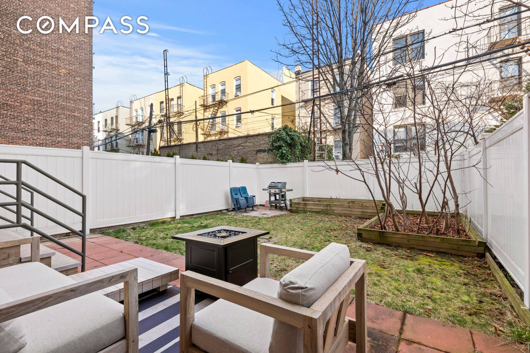 Enjoy serene indoor outdoor living in the heart of Astoria in this gorgeous one bedroom, one bathroom duplex with a spacious private garden and expansive interiors in a contemporary condo ...