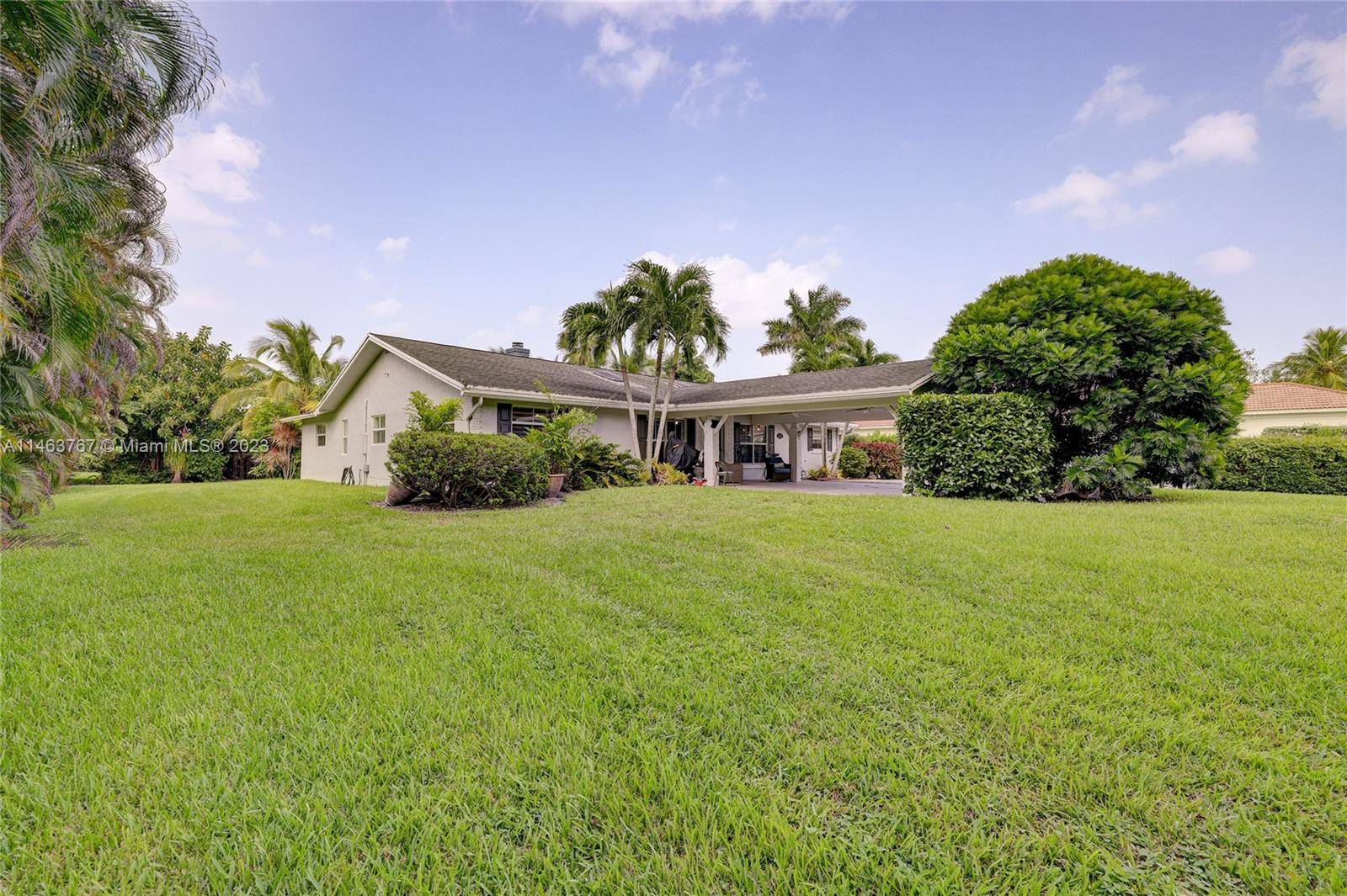 Welcome home to your private peaceful sanctuary, nestled in the heart of Davie.