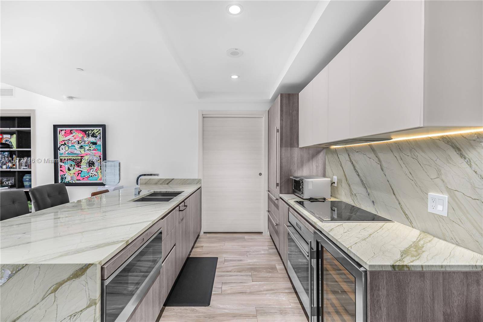 Luxury 2 bedroom with a Den at the SLS LUX, a luxury new construction at the heart of Brickell and a few steps from the mall at Brickell City Centre.