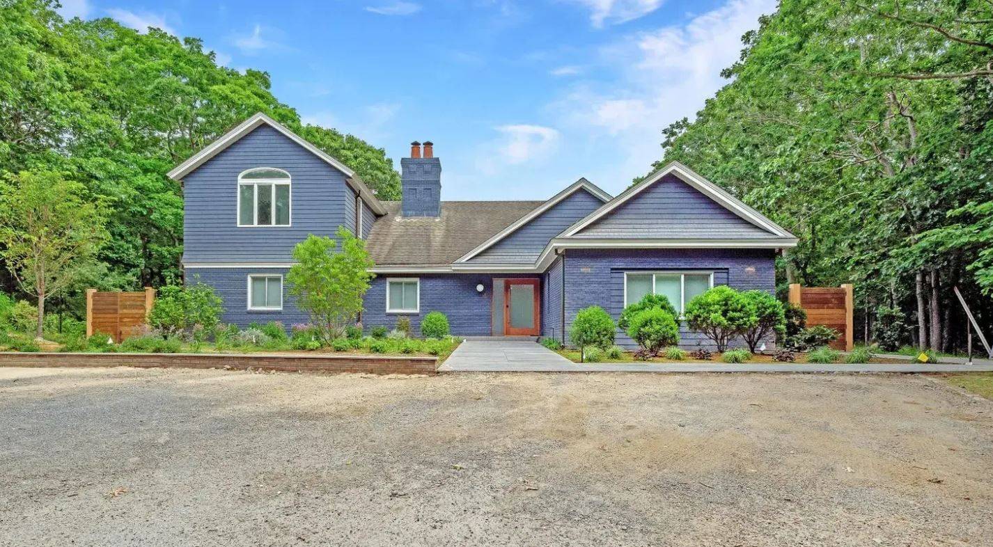 Charming 5 Bedroom Modern House in Hither Hills!