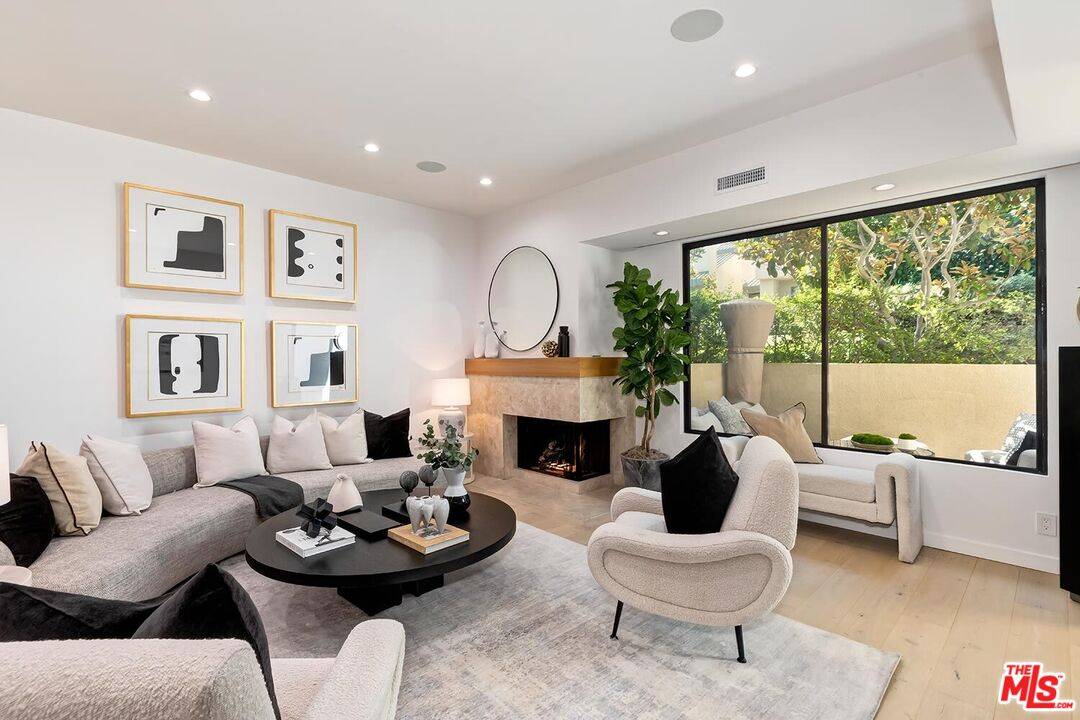 2338 Century 2BR Beverlywood La