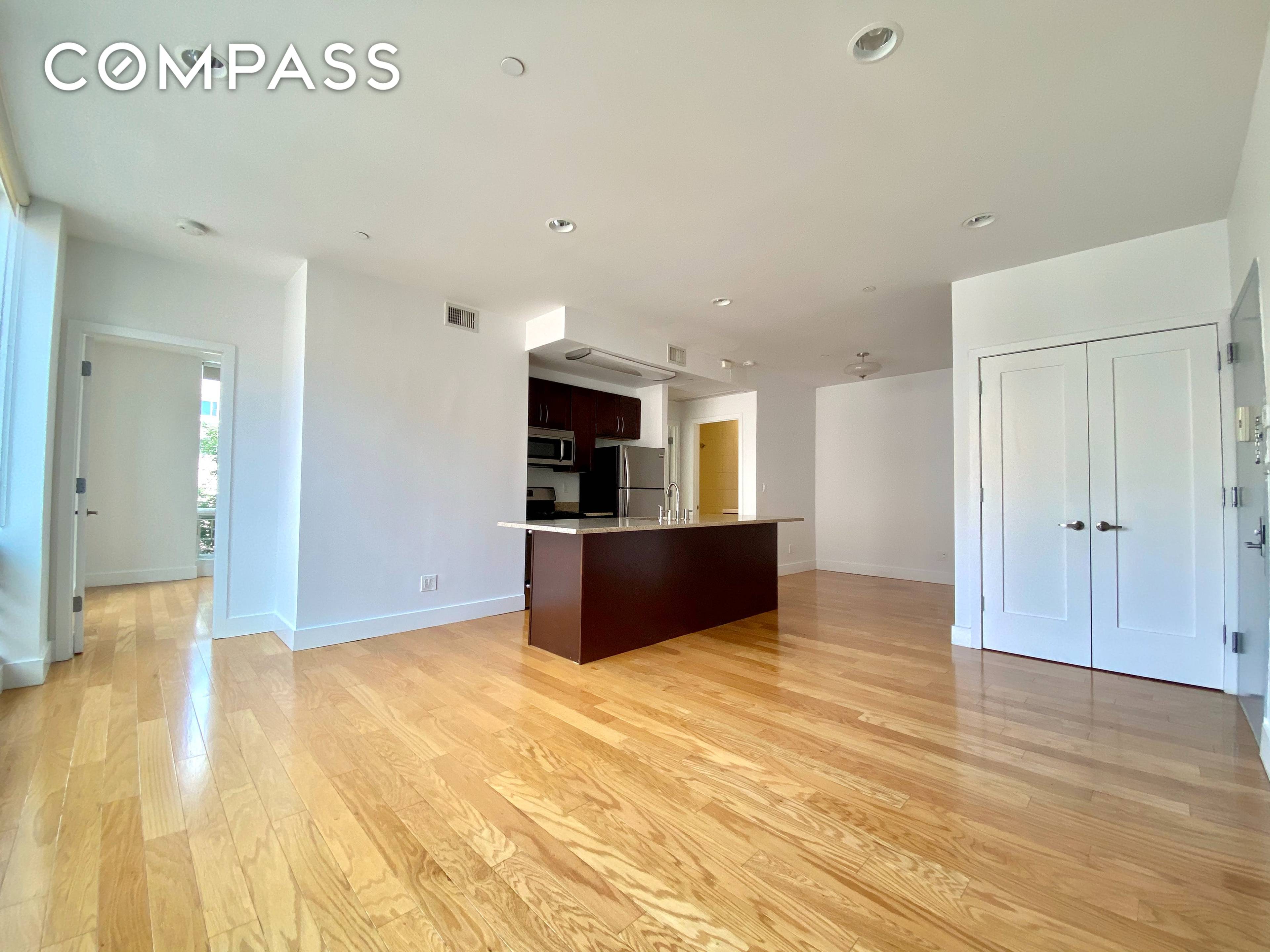 New construction next to Astoria Park South 2 bed apt queen rooms Over sized windows Heated floors Mitsubishi air conditioning Stainless steel appliances Dishwasher Elevator On site laundry Shared roof ...