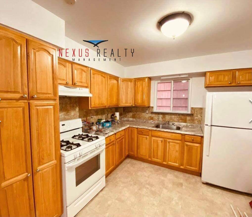 Huge 1300 sq ft 3 Bedroom Apartment in Astoria with Balconies 2950 NO BROKERS FEE For leases signed by 02 28 20211 Huge master bedroom with half bathroom and 2 ...