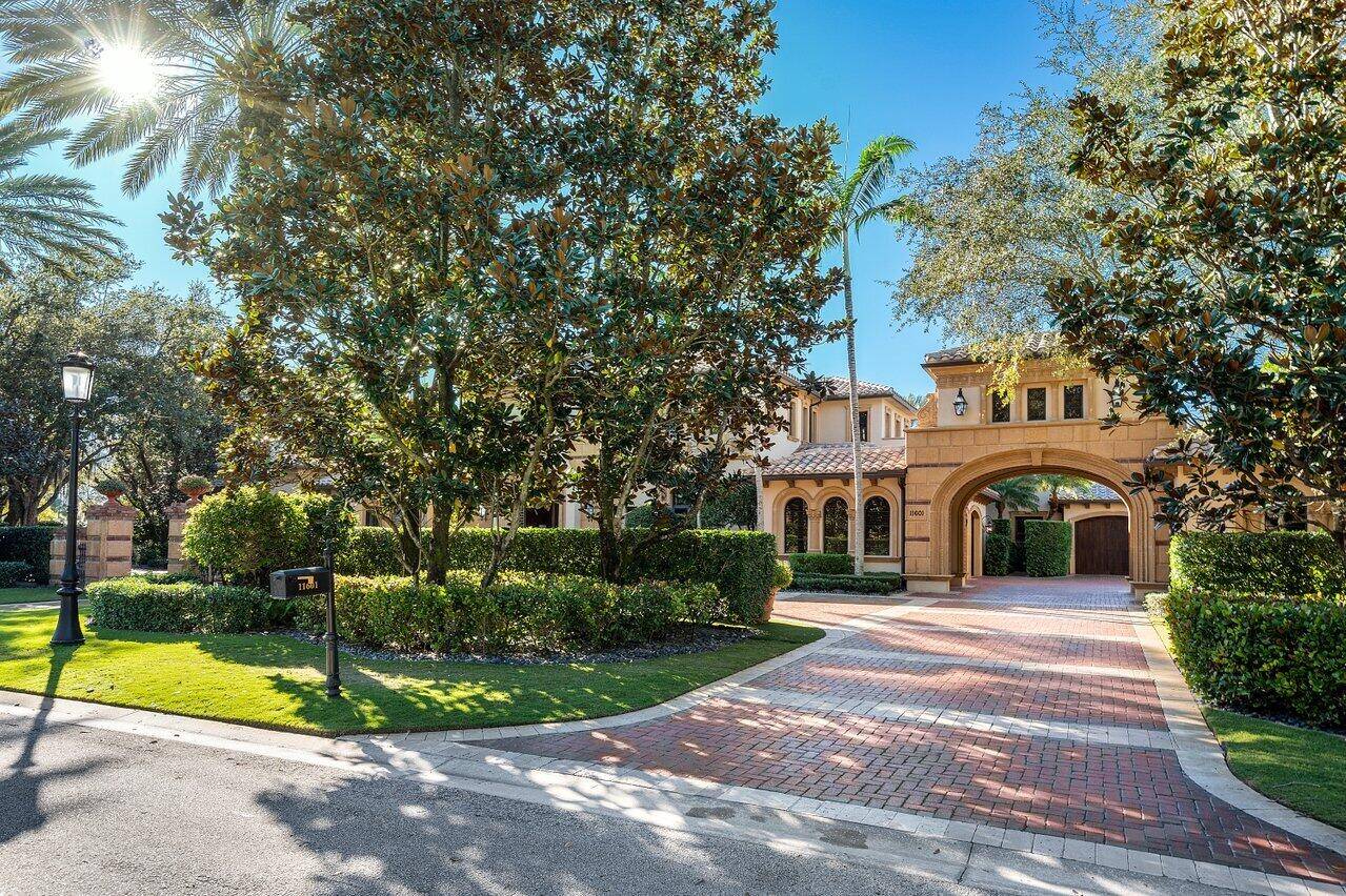 Casa Vizcaya is situated on over an acre and is one of the most private and spectacular lots in Old Palm Golf Club with stunning views to the completely redesigned ...