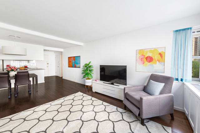 DESIGNER INSPIRED LIVING on LOWER PARK AVENUE Are you looking to move into a designer inspired spacious 1 bedroom home overlooking Park Avenue ?